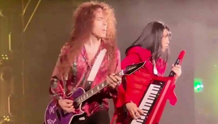 Gitaris Legenda Marty Friedman Tiba-tiba Muncul di Konser Isyana Sarasvati