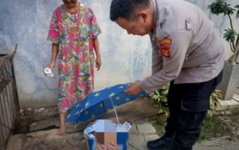 Pemulung Temukan Bayi Laki-laki dan Sepucuk Surat di Dekat Bak Sampah Perum Korpri