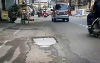 Warga Keluhkan Jalan Rusak di Sepanjang Jalan Hayam Wuruk Bandarlampung, Mayoritas Timbunan PDAM