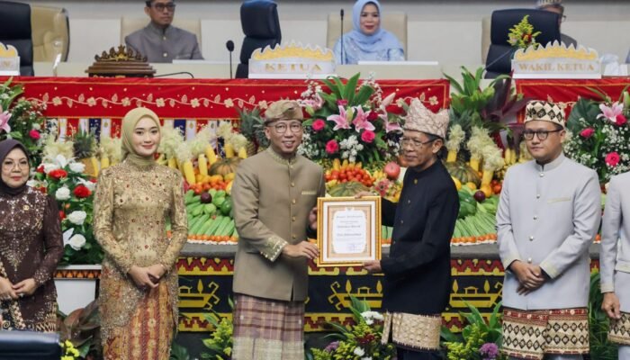 Gubernur Lampung Anugerahkan Gelar Pahlawan Daerah Kepada Wan Abdurachman