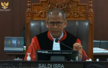 Hakim MK Dalami Keabsahan Surat Pengganti Ijazah Aries Sandi