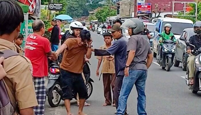 Ditinggal Kabur Rekannya, Pelaku Pencurian Diamuk Warga Saat Gagal Mencuri Handphone