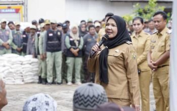 Jelang Hari Raya Idulfitri 1447 Hijriah, Walikota Eva Dwiana Bagikan Bantuan Beras Kepada Warga