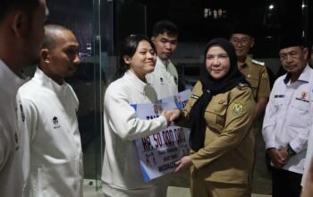 Walikota Eva Dwiana Berikan Bonus Kepada Atlet SEA Games XXXIII Thailand 2025