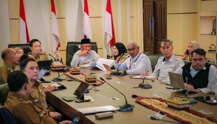 Sekda Marindo Pimpin Rapat Solusi Atasi Banjir bersama Wali Kota Eva Dwiana