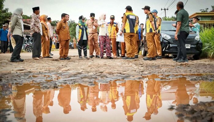 Tinjau Perbaikan Jalan Jabung–Simpang Labuhan Maringgai 6,2 Km, Wagub Jihan: Diharapkan Perlancar Aktivitas Ekonomi Masyarakat